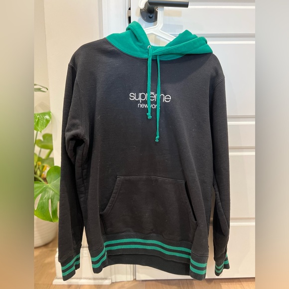 Supreme winter hoodie
